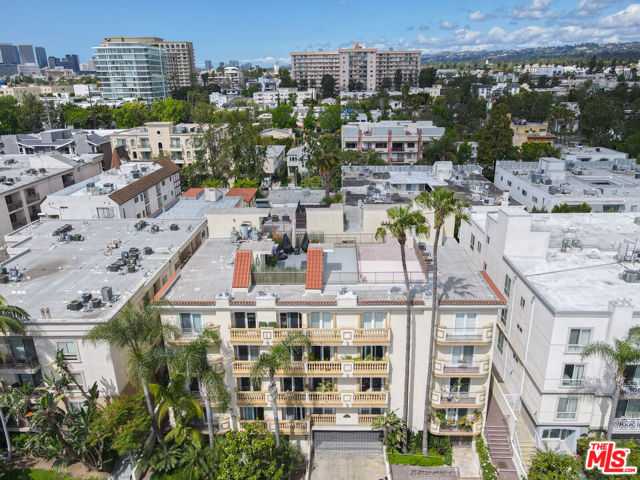 123 S Clark Drive, West Hollywood CA: https://media.crmls.org/mediaz/845c5e85-4eef-4c5d-9236-fac18095f849.jpg