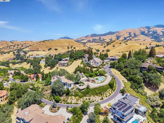 530 Oakshire Pl, Alamo CA: https://media.crmls.org/mediaz/845c6a0f-af4c-49d1-ba11-0803ad042ebc.jpg
