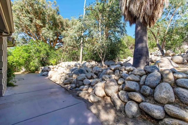 15971 Snow Creek Road, Whitewater CA: https://media.crmls.org/mediaz/845d086e-1559-4512-acd5-ed69f2ac135f.jpg