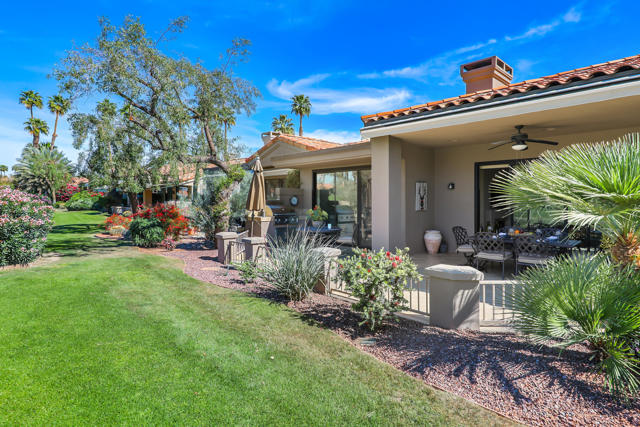 38849 Palm Valley Drive, Palm Desert CA: https://media.crmls.org/mediaz/845d7ec5-3c95-49af-b16b-2be95cdb746d.jpg