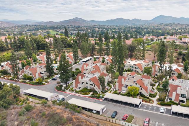 17925 Caminito Pinero, San Diego CA: https://media.crmls.org/mediaz/845def8a-dfac-49a1-a076-2f0a7b883d15.jpg