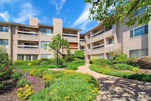 10325 Caminito Cuervo, San Diego CA: https://media.crmls.org/mediaz/845e135a-fd6d-47d0-a58a-9d601ef25aba.jpg