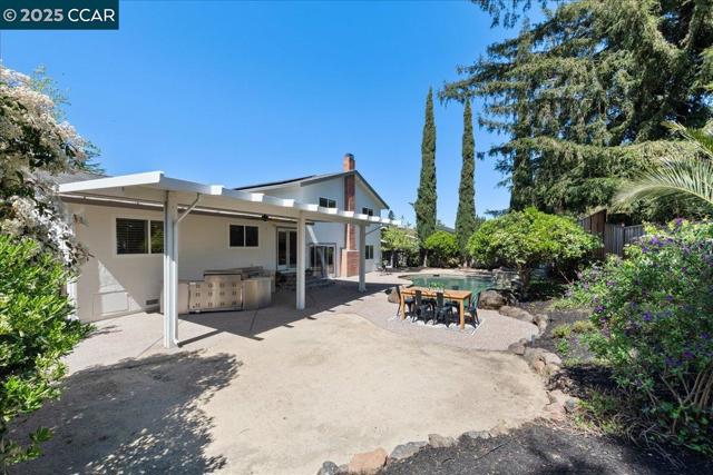 2551 Toltec Cir, San Ramon CA: https://media.crmls.org/mediaz/845e2377-b338-4c06-85e4-a5891c7c8b94.jpg