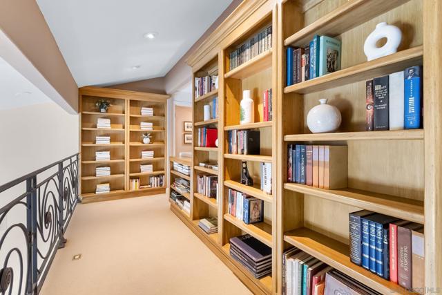 2885 Caminito Merion, La Jolla CA: https://media.crmls.org/mediaz/845e8c6e-f74c-4cb1-b2dd-bb84541f458e.jpg