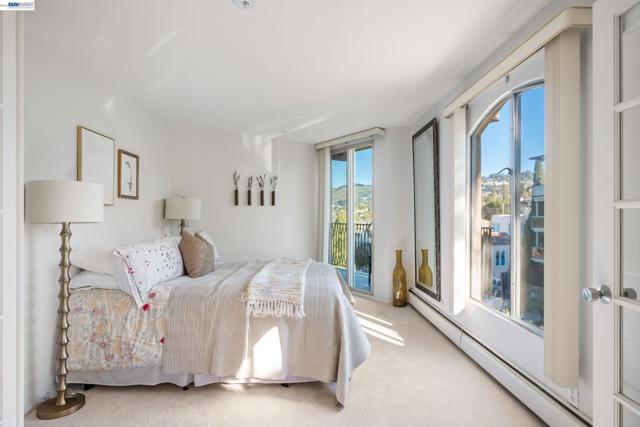 5405 Carlton St, Oakland CA: https://media.crmls.org/mediaz/845edf13-dc5a-48b3-9f45-875aff92ede7.jpg