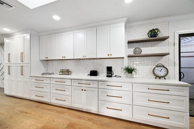 4367 Summit Dr, La Mesa CA: https://media.crmls.org/mediaz/845f01a2-25d5-4aac-97e6-479e3feddcb7.jpg