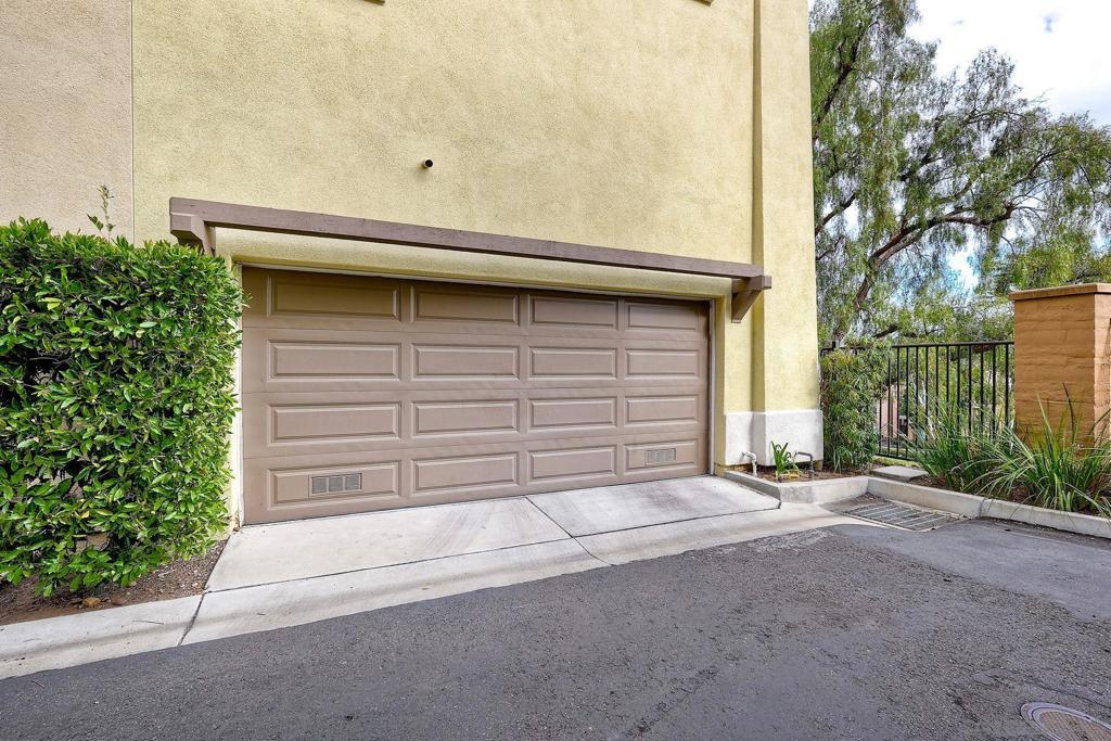 https://media.crmls.org/mediaz/845f071b-8cb1-4c71-8b3f-67a07e96b208.jpg?preset=X-Large