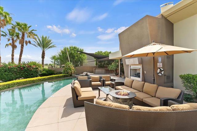 72 Royal Saint Georges Way, Rancho Mirage CA: https://media.crmls.org/mediaz/845f27da-81c6-43c8-ae54-3cf6de0370ec.jpg