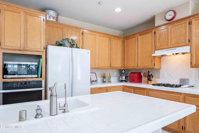 1633 Lola Way, Oxnard CA: https://media.crmls.org/mediaz/845f3b80-9e11-47d1-b37b-5cd39e37b74b.jpg