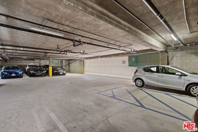 1187 CRENSHAW Boulevard, Los Angeles CA: https://media.crmls.org/mediaz/8460044e-3194-484d-8903-93f38c4acd6e.jpg