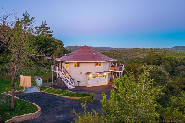 4667 Luneta View Rd, Julian CA: https://media.crmls.org/mediaz/84606c1a-db1b-4fed-873a-5b878aed7bfe.jpg