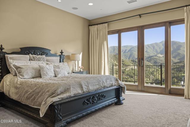 82 Queens Garden Drive, Thousand Oaks CA: https://media.crmls.org/mediaz/84607655-2d88-4bf2-94a0-f030bd4e6607.jpg