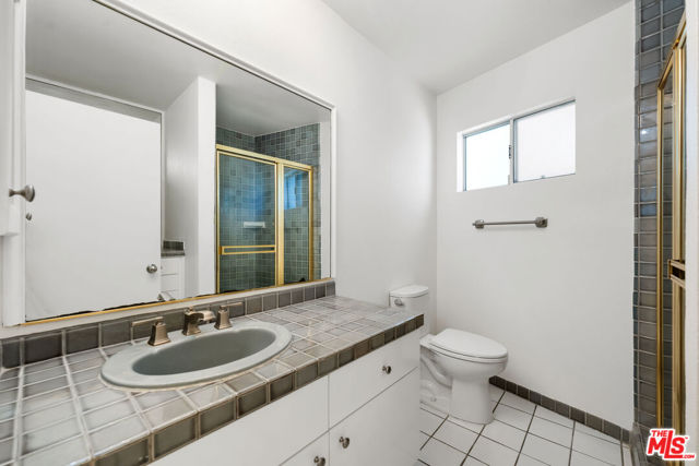 222 7th Street, Santa Monica CA: https://media.crmls.org/mediaz/84608022-54c2-4de5-ae85-b0fa7a521a98.jpg