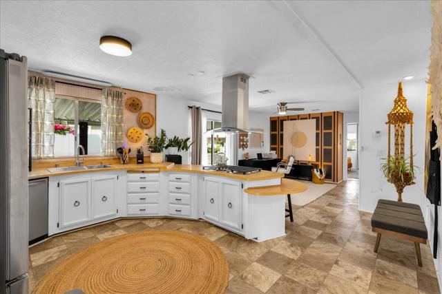 72967 Cabazon Peak Drive, Palm Desert CA: https://media.crmls.org/mediaz/8461a42c-5252-4a06-a174-378adb7b04eb.jpg