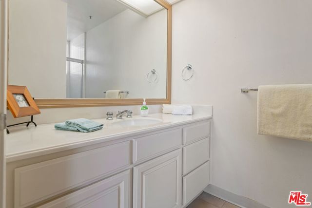 2102 Century Park Lane, Los Angeles CA: https://media.crmls.org/mediaz/8461ef1d-0e37-4b7e-b9ce-b43b360400b1.jpg