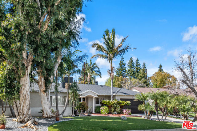 5159 Sophia Avenue, Encino CA: https://media.crmls.org/mediaz/8463316d-9552-43ef-abab-8fe30c97c65a.jpg