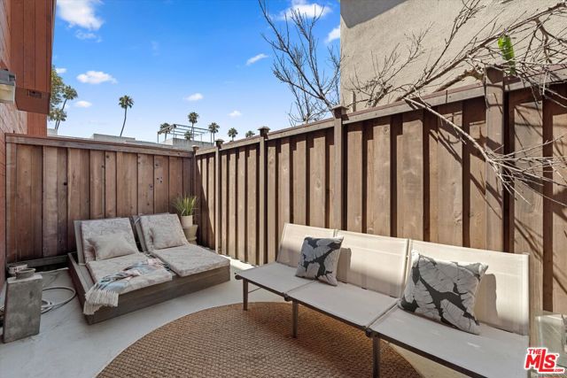2108 Neilson Way, Santa Monica CA: https://media.crmls.org/mediaz/8463806d-5966-4559-93d7-8fd1c43e9078.jpg