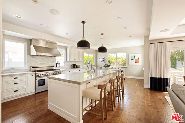 2468 Wellesley Avenue, Los Angeles CA: https://media.crmls.org/mediaz/8463dbac-f4b1-4010-a806-114ee82295f0.jpg