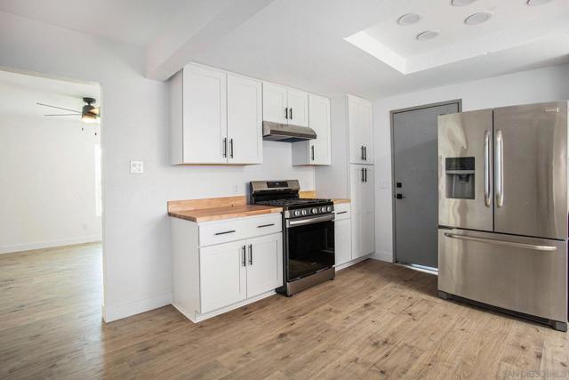 634 Spruce Ave, Imperial Beach CA: https://media.crmls.org/mediaz/84644b54-abb4-4219-8264-b6d5d57f59be.jpg