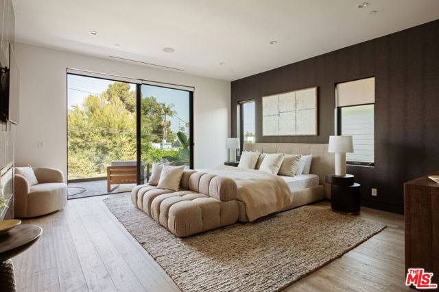 816 N Stanley Avenue, Los Angeles CA: https://media.crmls.org/mediaz/84647550-1205-4504-ac75-4bfbc960ecf5.jpg