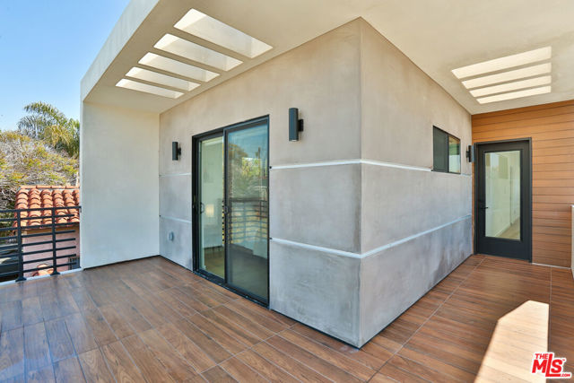 1622 S Mansfield Avenue, Los Angeles CA: https://media.crmls.org/mediaz/84650fcc-41a5-4532-a919-1cbb1f0b1153.jpg