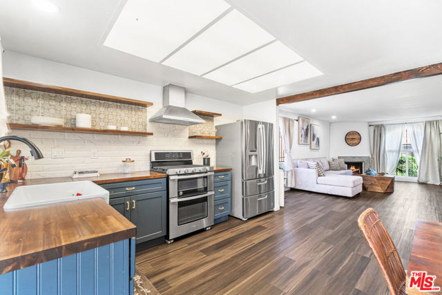 24613 Neptune Avenue, Carson CA: https://media.crmls.org/mediaz/84654f2d-0603-4792-8706-e72ed7f4d37f.jpg