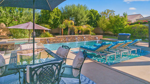 39205 Calle Popoca, Indio CA: https://media.crmls.org/mediaz/84664bb6-a4e0-43d9-96f7-cea9b3bae52e.jpg