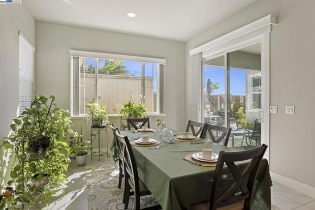 2595 Garden Farms Ave, Lathrop CA: https://media.crmls.org/mediaz/8466ef75-c34b-430a-9726-62d608e89e66.jpg