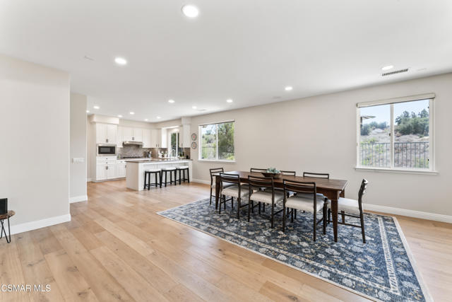 4543 Silverbell Circle, Moorpark CA: https://media.crmls.org/mediaz/84679e02-da3e-4b3d-8fd3-59aa43361d1b.jpg