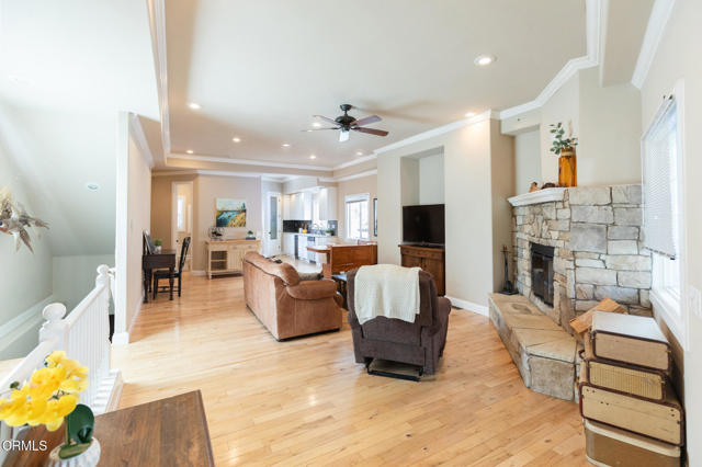 385 Spruce Drive, Lake Arrowhead CA: https://media.crmls.org/mediaz/8467ca6d-7372-4b15-ade2-221c6fb933bf.jpg