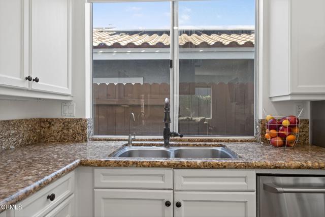 5004 Ladera Vista Drive, Camarillo CA: https://media.crmls.org/mediaz/846860d9-553c-4f89-900c-2e9cbdbd38dd.jpg