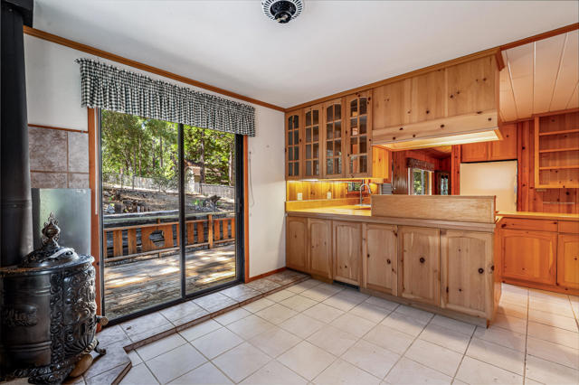 52551 Pine Ridge Road, Idyllwild CA: https://media.crmls.org/mediaz/8468d63d-f6c6-4f27-bce0-cfc92b120b36.jpg