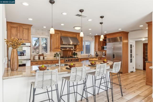2160 Ridgewood Rd, Alamo CA: https://media.crmls.org/mediaz/8468e265-00f9-4f79-a719-11229043d84c.jpg