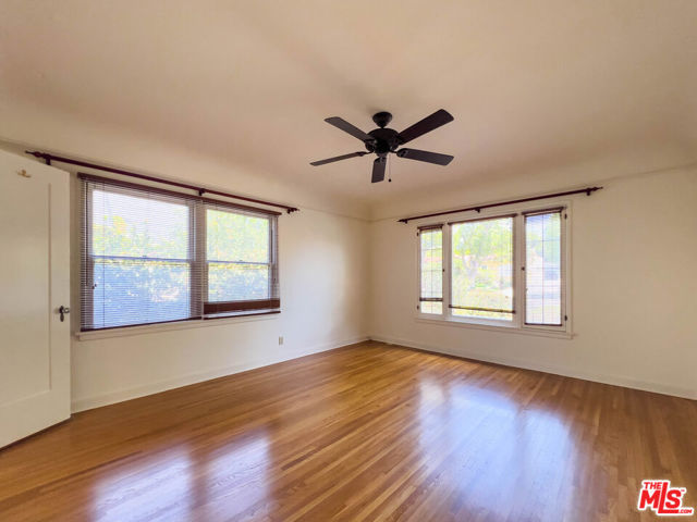 1119 Geneva Street, Glendale CA: https://media.crmls.org/mediaz/8469a6a3-5fbd-4f60-9e09-993ee8290f81.jpg
