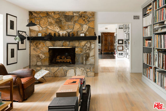 4078 Mandeville Canyon Rd. Road, Los Angeles CA: https://media.crmls.org/mediaz/846a8962-418e-4728-9bb8-d7d7bd692004.jpg