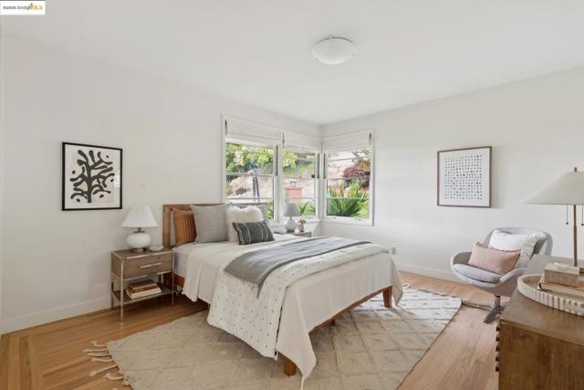 64 Crest Rd, Piedmont CA: https://media.crmls.org/mediaz/846acf34-f1cb-45cb-a73b-02d35b41ae6e.jpg