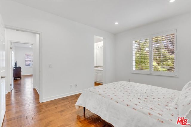 1535 Verde Ridge Lane, Westlake Village CA: https://media.crmls.org/mediaz/846ae9f1-5557-4689-8e60-5cd6b388d752.jpg