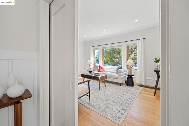 1026 Ventura Ave, Albany CA: https://media.crmls.org/mediaz/846b810e-064f-4966-883e-8a6cc5f3a63e.jpg