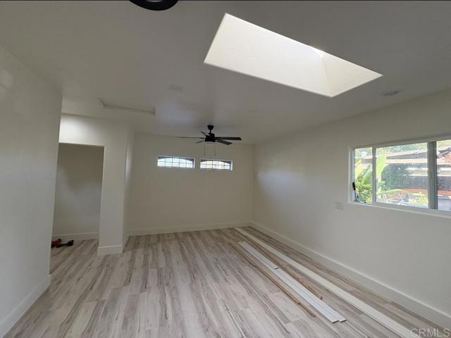 Detail Gallery Image 7 of 12 For 4950 Whipple Way, San Diego,  CA 92122 - 5 Beds | 4 Baths