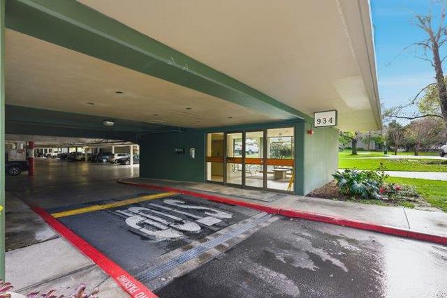 934 Peninsula Avenue, San Mateo CA: https://media.crmls.org/mediaz/846c1d88-5956-4a32-b8c6-ff941eb70d97.jpg