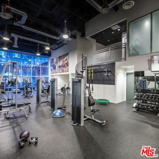 245 PINE Avenue, Long Beach CA: https://media.crmls.org/mediaz/846d153b-f6e3-4e34-9ff8-3806ab516e2d.jpg