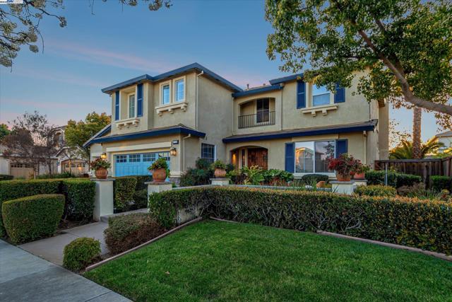 1517 Rampart Way, Brentwood CA: https://media.crmls.org/mediaz/846d3102-2f5c-49ba-8af8-9480d064704d.jpg