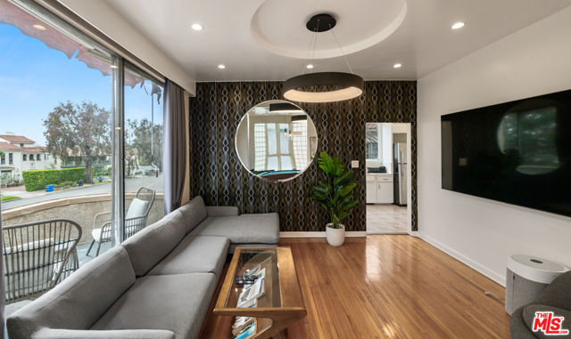 6255 W Olympic Boulevard, Los Angeles CA: https://media.crmls.org/mediaz/846d646a-d181-48c5-a95a-4332586755c6.jpg