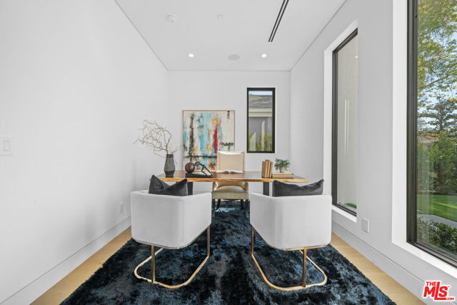 4818 Norwich Avenue, Sherman Oaks CA: https://media.crmls.org/mediaz/846de8fa-f818-4816-914f-d3001a71d518.jpg