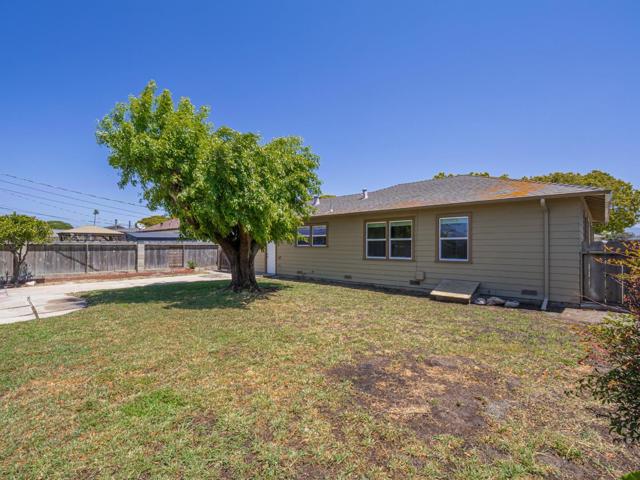 1233 Monroe Street, Salinas CA: https://media.crmls.org/mediaz/846e2212-857b-48a1-8641-b927471405d6.jpg