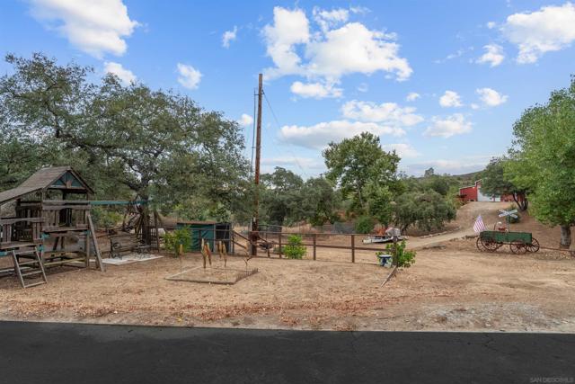2410 Mount Elena Way, Jamul CA: https://media.crmls.org/mediaz/846e3cff-d89e-46cb-8eb1-be7ef4700a24.jpg