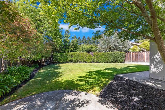 2632 Campeche Ct, San Ramon CA: https://media.crmls.org/mediaz/846f8479-9b73-45cb-aa23-b6d38b368d00.jpg