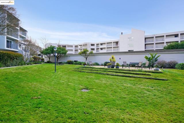 1205 Melville Sq, Richmond CA: https://media.crmls.org/mediaz/846faf9e-16ee-4acb-a1c7-b95e5049a4d3.jpg