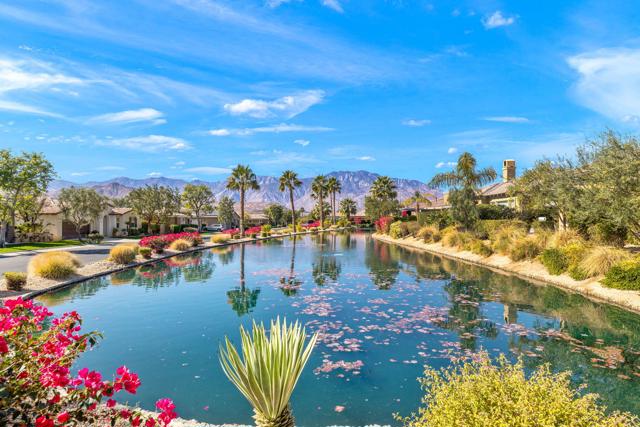 37 Shoreline Drive, Rancho Mirage CA: https://media.crmls.org/mediaz/84703068-5d33-45ff-b233-421d46053c28.jpg