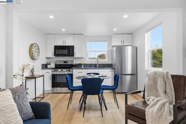 1520 4th st, Richmond CA: https://media.crmls.org/mediaz/84719881-8648-45c7-9e17-1ed5ae022abc.jpg